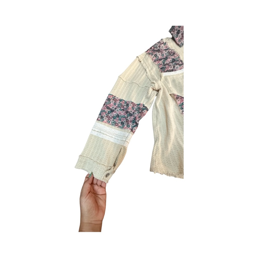 POL Floral Knit Shirt with Pink and Cream Accents - Picture 14 of 16